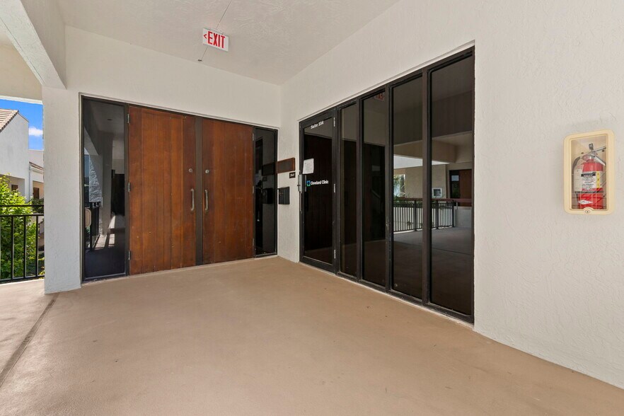 900 SE Ocean Blvd, Stuart, FL à vendre - Photo du bâtiment - Image 3 de 34