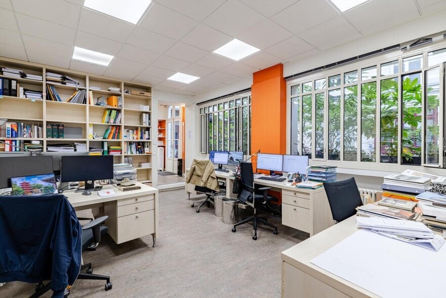 21 Rue Chaptal, Paris for sale - Building Photo - Image 2 of 9