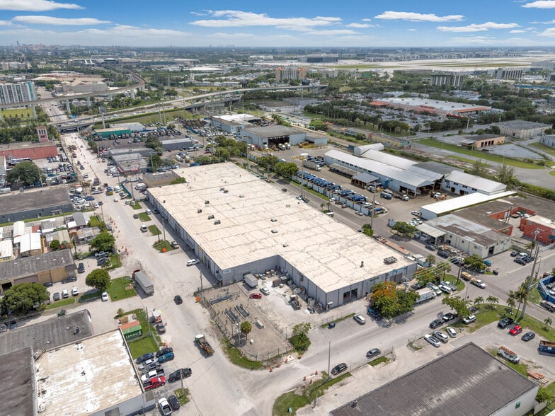 4201-4250 NW 37th Ct, Miami, FL for lease - Building Photo - Image 3 of 9