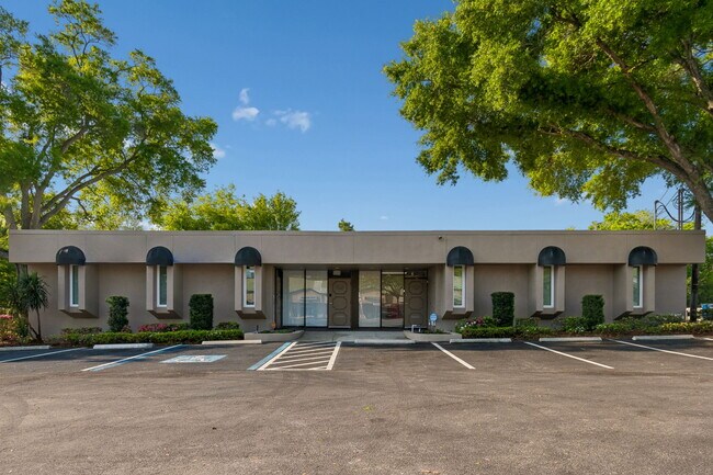More details for 1046 W Busch Blvd, Tampa, FL - Office for Lease
