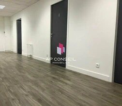 Office in Versailles for lease Interior Photo- Image 2 of 2