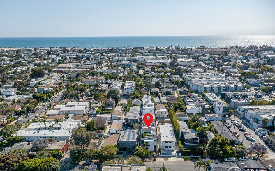 337 6th Ave, Venice, CA à vendre - Photo du bâtiment - Image 3 de 15