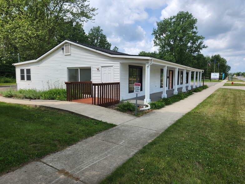 6585 Jackson Rd, Ann Arbor, MI à louer - Photo du bâtiment - Image 2 de 7