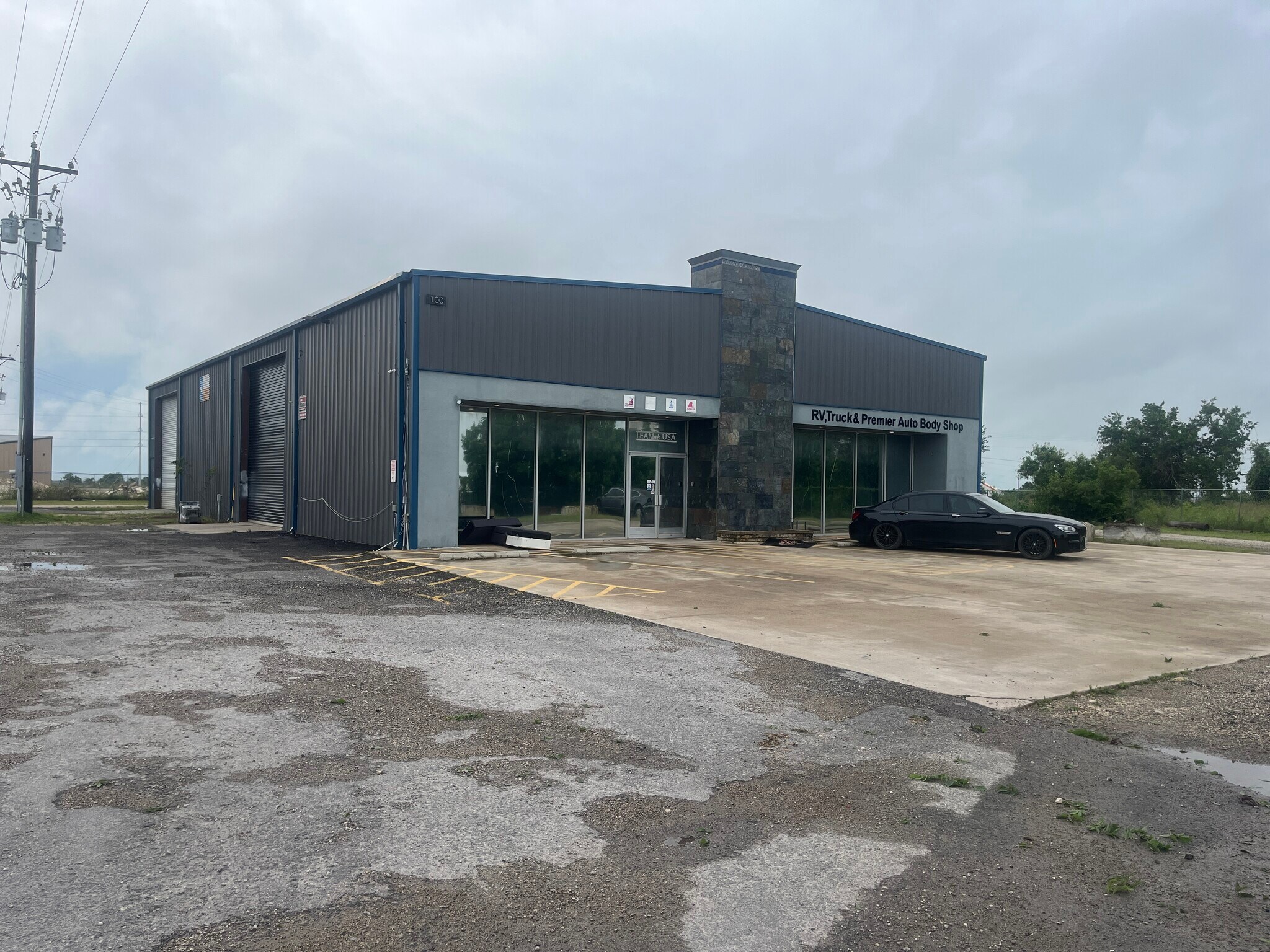 Vanguard Warehouse Complex - 8480 IH-35 portefeuille de 6 propriétés à vendre sur LoopNet.ca Photo du bâtiment- Image 1 de 18