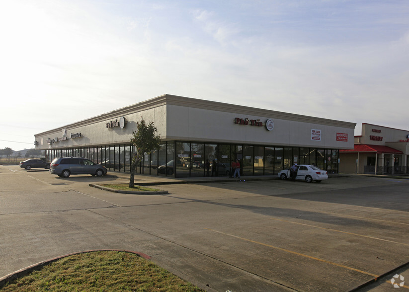 1602-1632 S Friendswood Dr, Friendswood, TX for lease - Primary Photo - Image 1 of 5