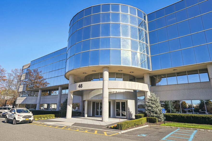 48 S Service Rd, Melville, NY à louer - Photo du bâtiment - Image 1 de 20