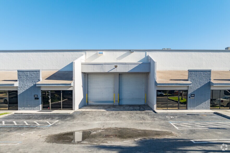 1801-1839 NW 79th Ave, Doral, FL à louer - Photo du bâtiment - Image 2 de 6