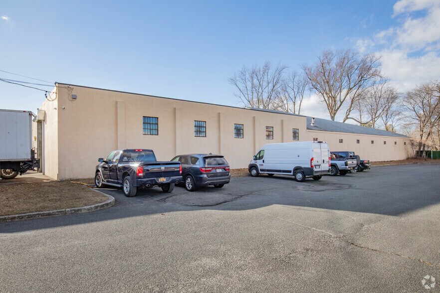 75 Montauk Hwy, Blue Point, NY à vendre - Photo principale - Image 1 de 20