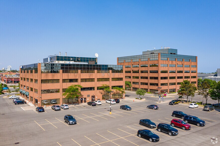 1270 Central Pky, Mississauga, ON à louer - Photo du bâtiment - Image 2 de 16