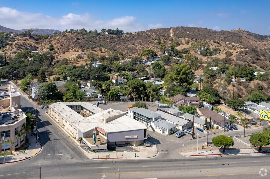7254 Foothill Blvd, Tujunga, CA à louer - Photo du bâtiment - Image 3 de 3
