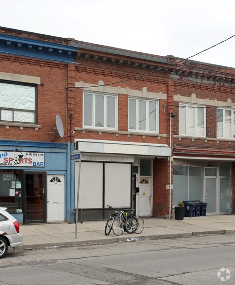 325 Oakwood Ave, Toronto, ON à louer - Photo du bâtiment - Image 2 de 2