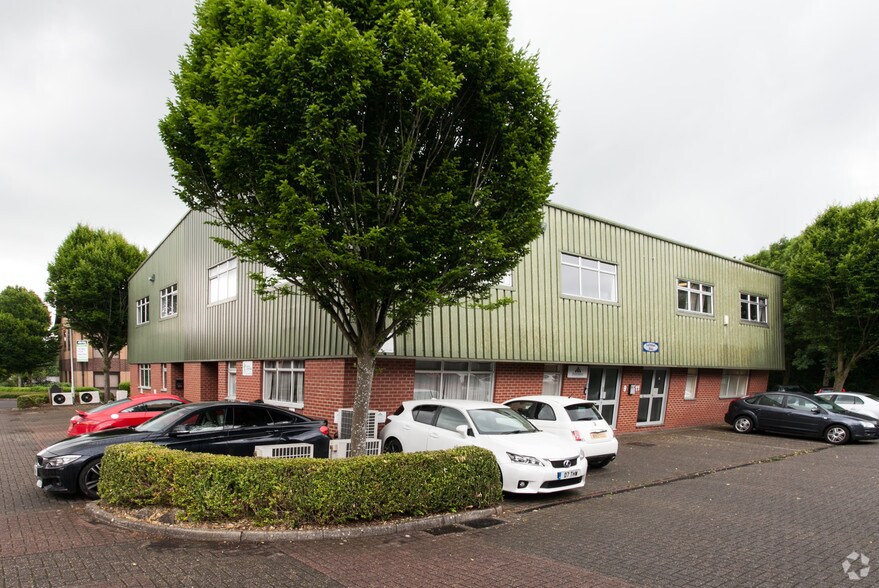 Bumpers Way, Chippenham à louer - Photo du bâtiment - Image 2 de 2