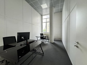 Flex in Montreuil for lease Building Photo- Image 2 of 6