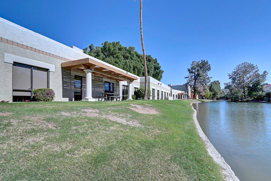 2222 S Dobson Rd, Mesa, AZ à vendre - Photo du bâtiment - Image 3 de 9