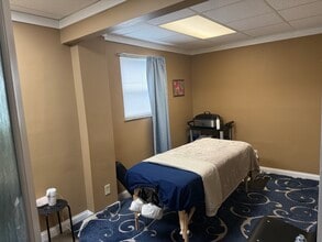 7733 Beechmont Ave, Cincinnati, OH for lease Interior Photo- Image 1 of 2