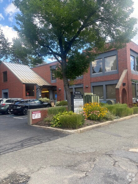 637-651 Washington St, Brookline, MA à louer - Photo du bâtiment - Image 3 de 3