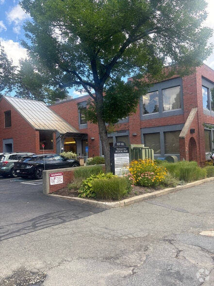 637-651 Washington St, Brookline, MA à louer - Photo du bâtiment - Image 3 de 3