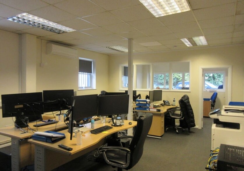 1A Devils Ln, Egham for lease - Interior Photo - Image 3 of 10