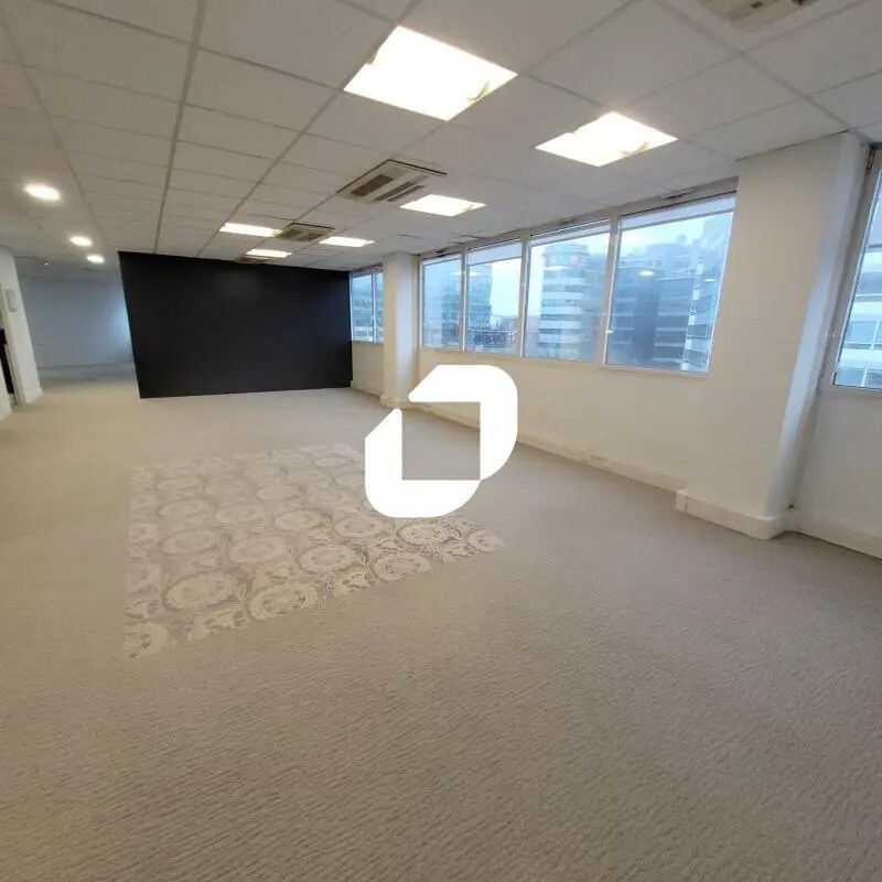 Office in Issy-les-Moulineaux for lease Interior Photo- Image 1 of 10