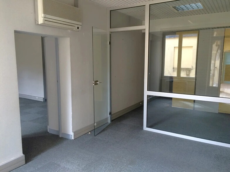 Office in Bourg-en-Bresse for lease - Interior Photo - Image 2 of 5