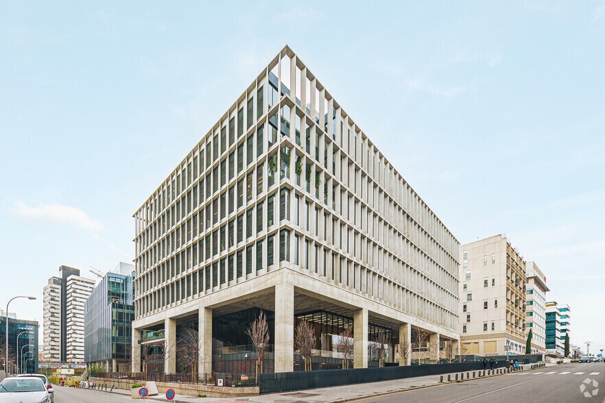 Avenida Manoteras, 12, Madrid, Madrid à louer - Photo du bâtiment - Image 3 de 9