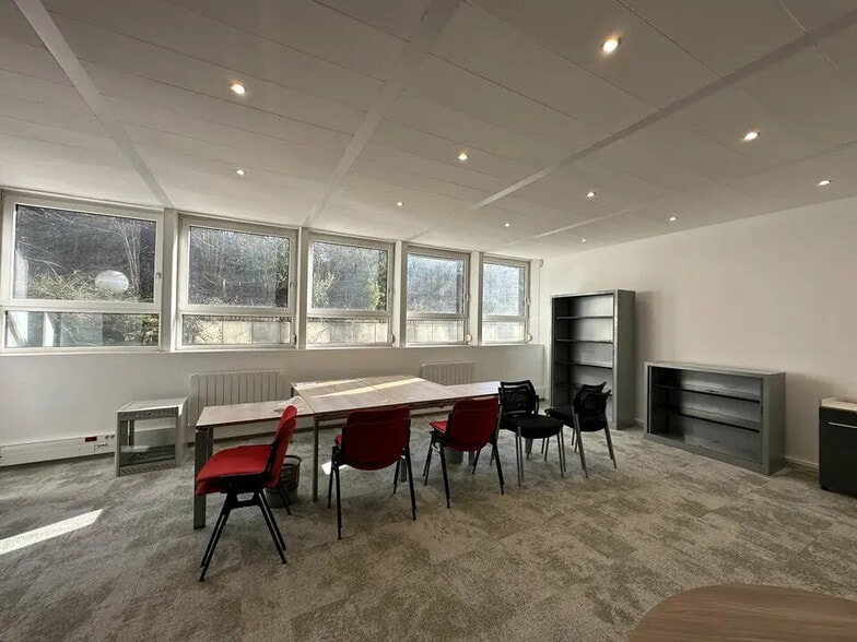 Office in Eckbolsheim for lease - Interior Photo - Image 2 of 6