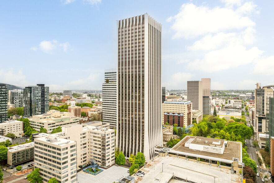 1300 SW Fifth Ave, Portland, OR à louer - Photo du bâtiment - Image 2 de 4