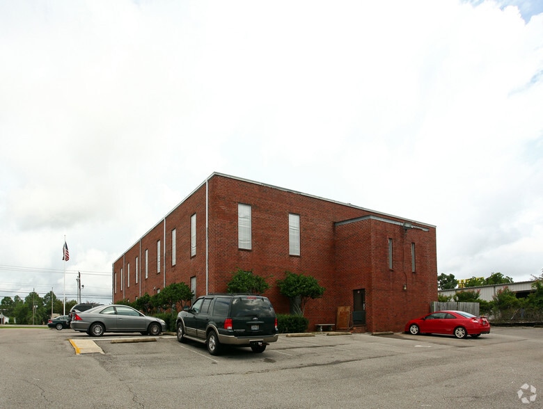 3737 Government Blvd, Mobile, AL for lease - Building Photo - Image 2 of 7