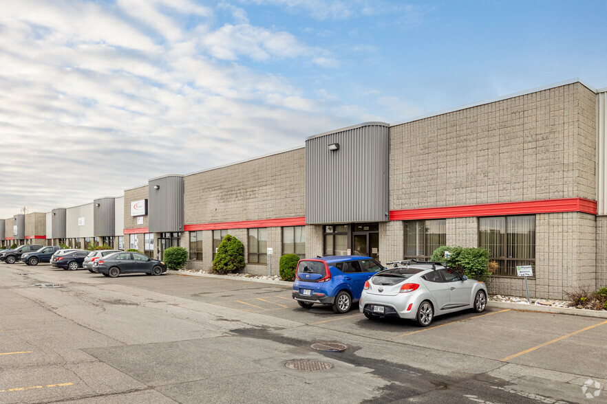 3420-3480 Boul Industriel, Laval, QC for lease - Primary Photo - Image 1 of 18