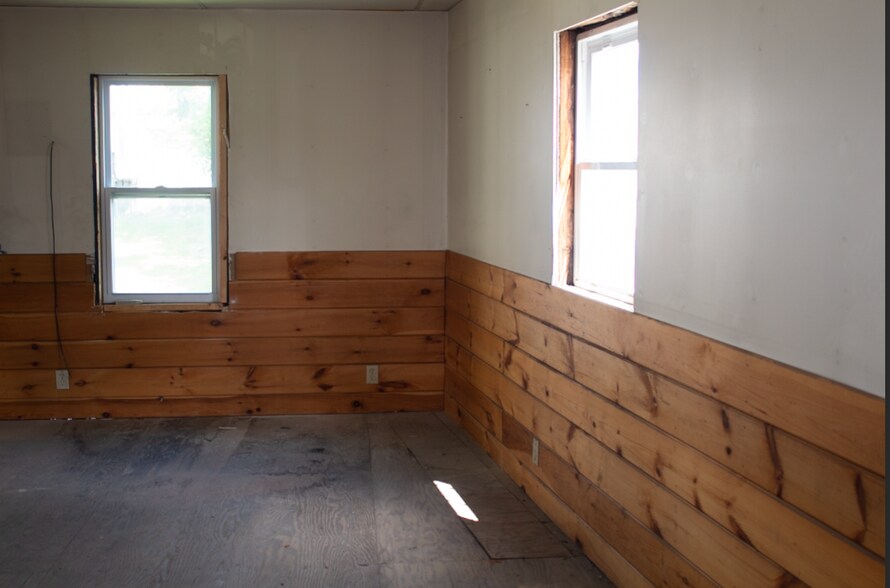 126 Pleasant St, Gardner, MA for lease - Interior Photo - Image 2 of 12