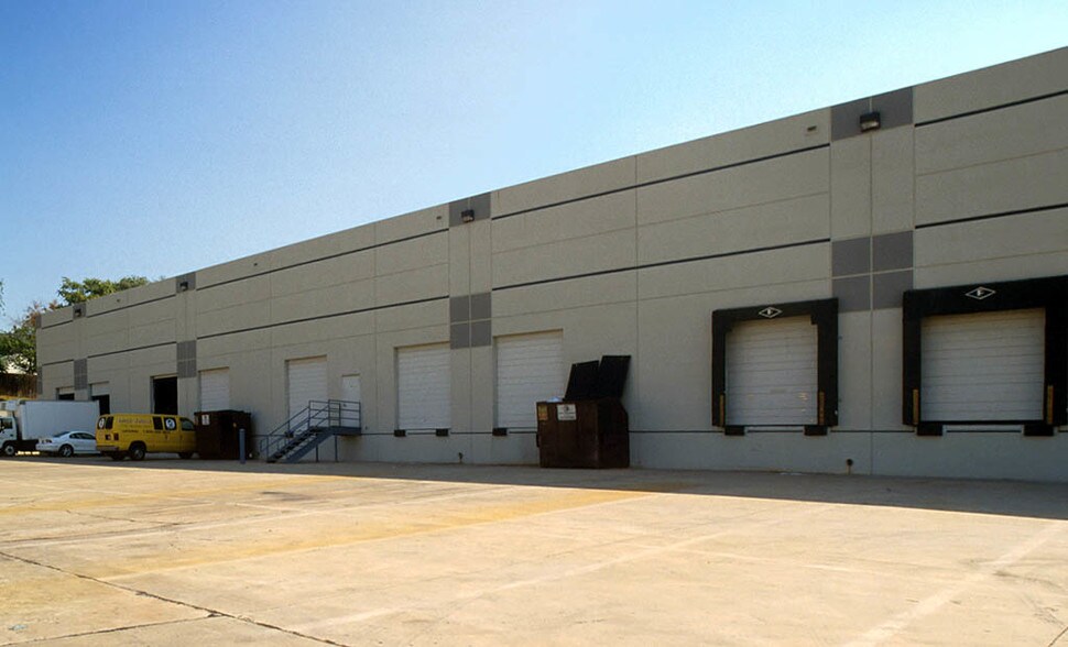 1125 N Union Bower Rd, Irving, TX à louer - Photo du bâtiment - Image 2 de 12