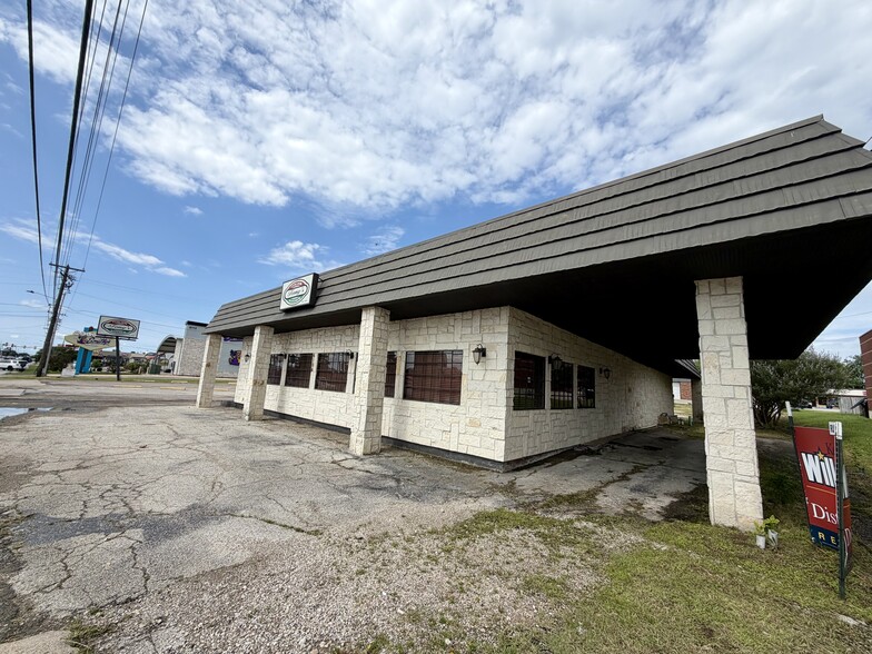 6106 Wesley St, Greenville, TX for sale - Building Photo - Image 2 of 9