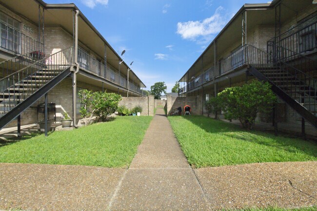 Plus de détails pour 3046 Golfcrest Blvd, Houston, TX - Multi-résidentiel à vendre