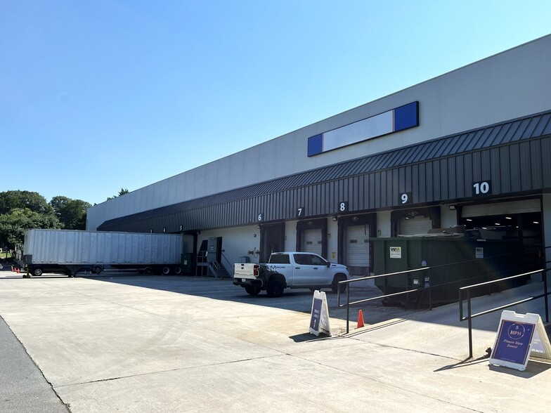 8350 Arrowridge Blvd, Charlotte, NC for lease - Building Photo - Image 1 of 5