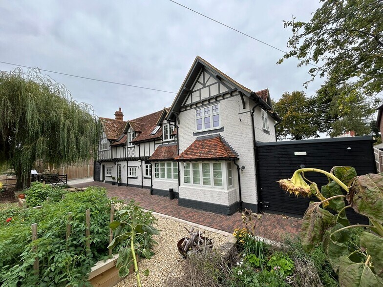 Winterbourne Rd, Newbury à vendre - Photo du bâtiment - Image 2 de 10