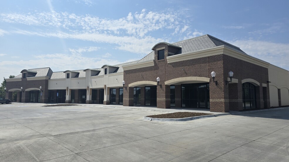 16510 Bedford Ave, Omaha, NE for lease - Building Photo - Image 2 of 12