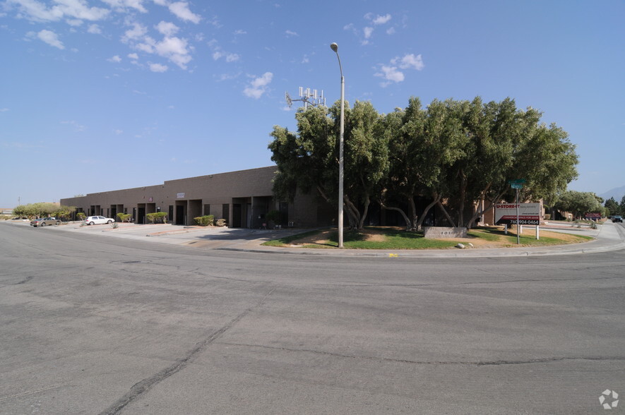 401 W Radio Rd, Palm Springs, CA for lease - Primary Photo - Image 1 of 4