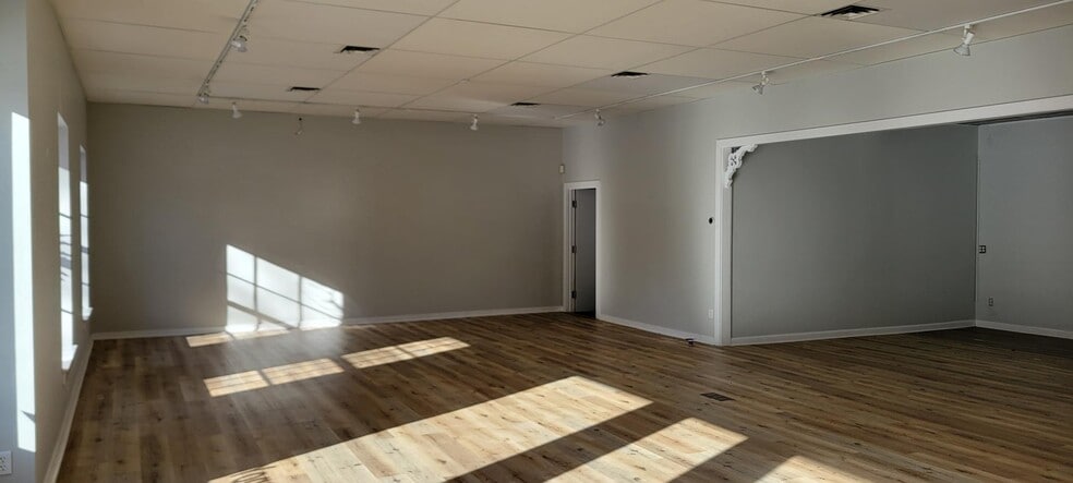 483 Depot St, Manchester Center, VT for lease - Building Photo - Image 2 of 4