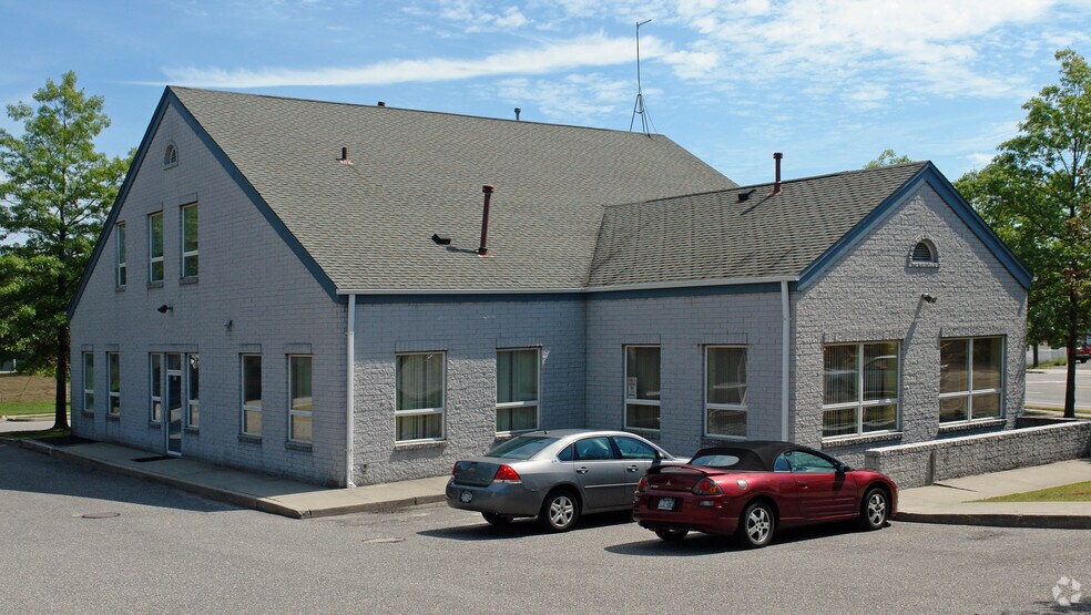 627 Horseblock Rd, Farmingville, NY à vendre - Photo du bâtiment - Image 2 de 24