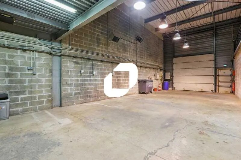 Flex in Grigny for lease - Interior Photo - Image 3 of 12