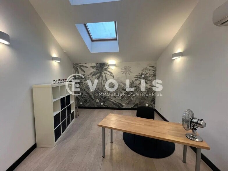 Office in Saint-Maur-des-Fossés for lease - Interior Photo - Image 2 of 9