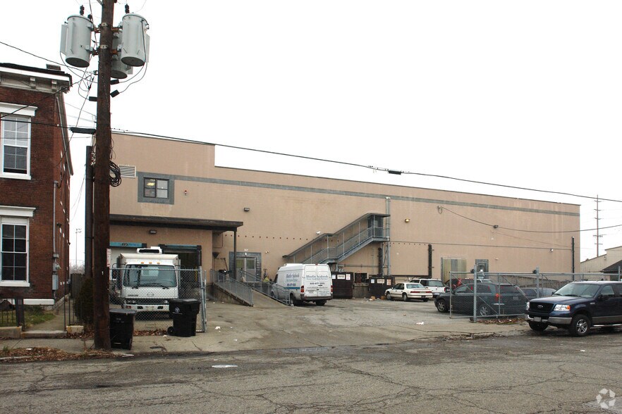 617 E Washington St, Louisville, KY for lease - Primary Photo - Image 1 of 3