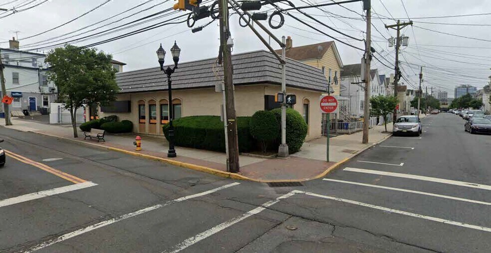 155 Central Ave, East Newark, NJ à louer - Photo du bâtiment - Image 1 de 4