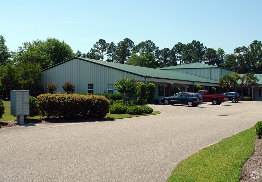 207 Commerce Dr, Pawleys Island, SC à louer - Photo du bâtiment - Image 3 de 4