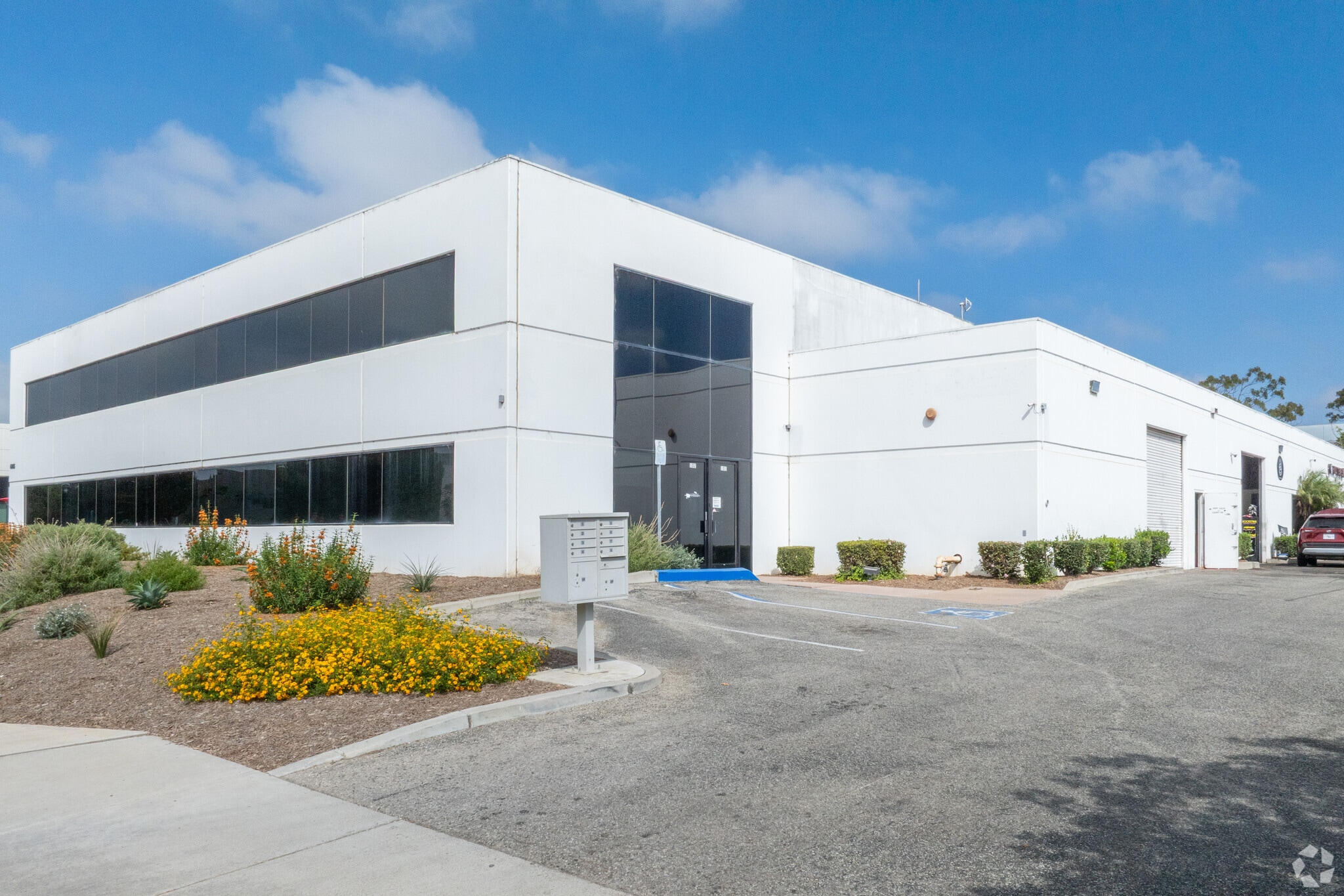 6085 King Dr, Ventura, CA for sale Primary Photo- Image 1 of 4