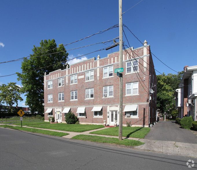 49 Cedar St, New Britain, CT à vendre - Photo principale - Image 1 de 1