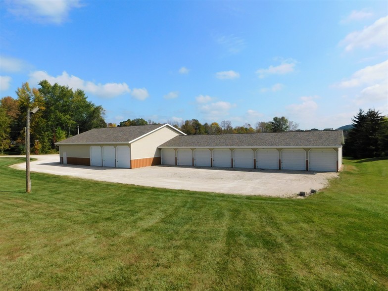 W124 Highland Ave, Cascade, WI for sale - Building Photo - Image 1 of 1