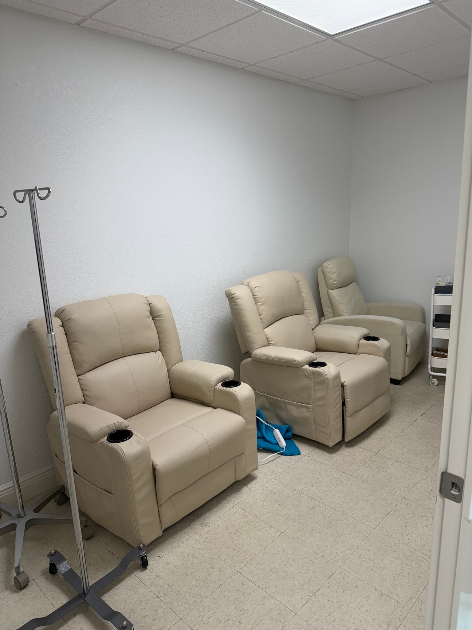 9371 Cypress Lake Dr, Fort Myers, FL for lease Interior Photo- Image 1 of 5