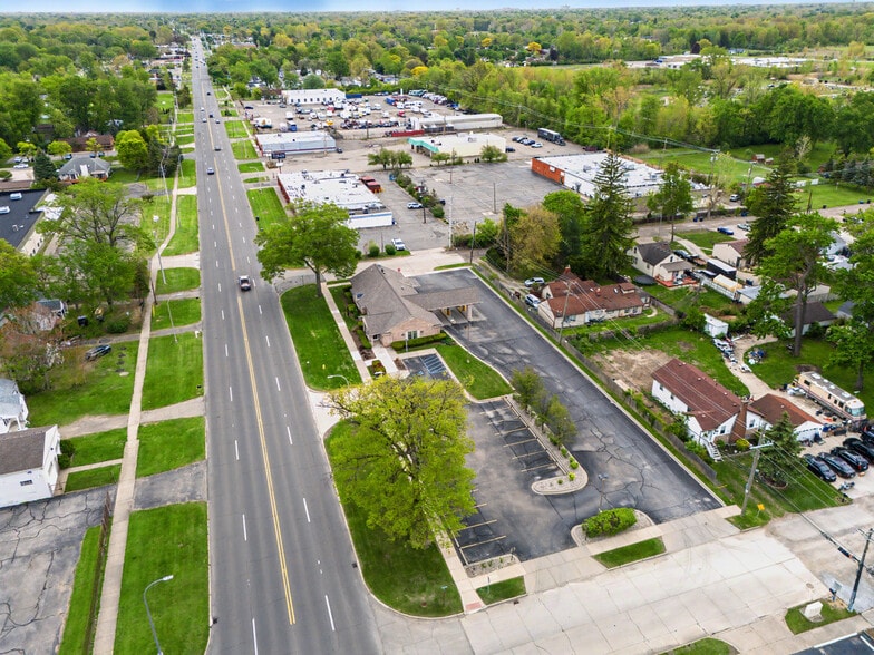 29049 Joy Rd, Westland, MI à vendre - Photo du bâtiment - Image 1 de 31