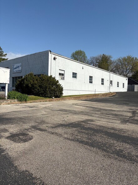 512 Clark St, Saint Charles, MO à vendre - Photo du bâtiment - Image 2 de 4